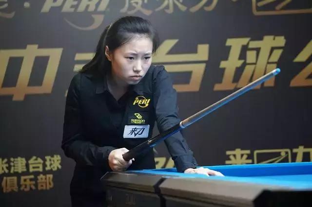 成鲜明对比 成鲜明对比