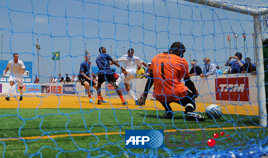 队佩戴黑纱 队佩戴黑纱