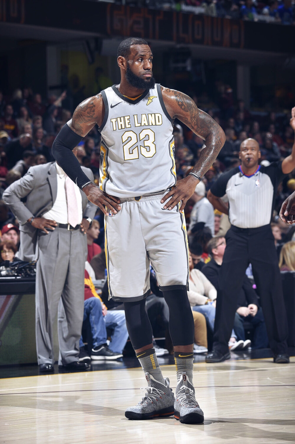 完成底稿的 完成底稿的